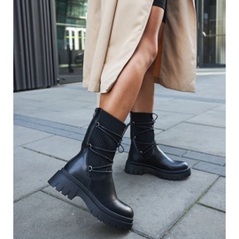 Inna Eliot mustat nilkkurit solmimilla 2