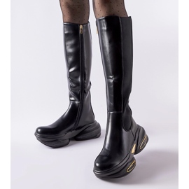 Inna Tanasin mustat saappaat massiivisella pohjalla 1