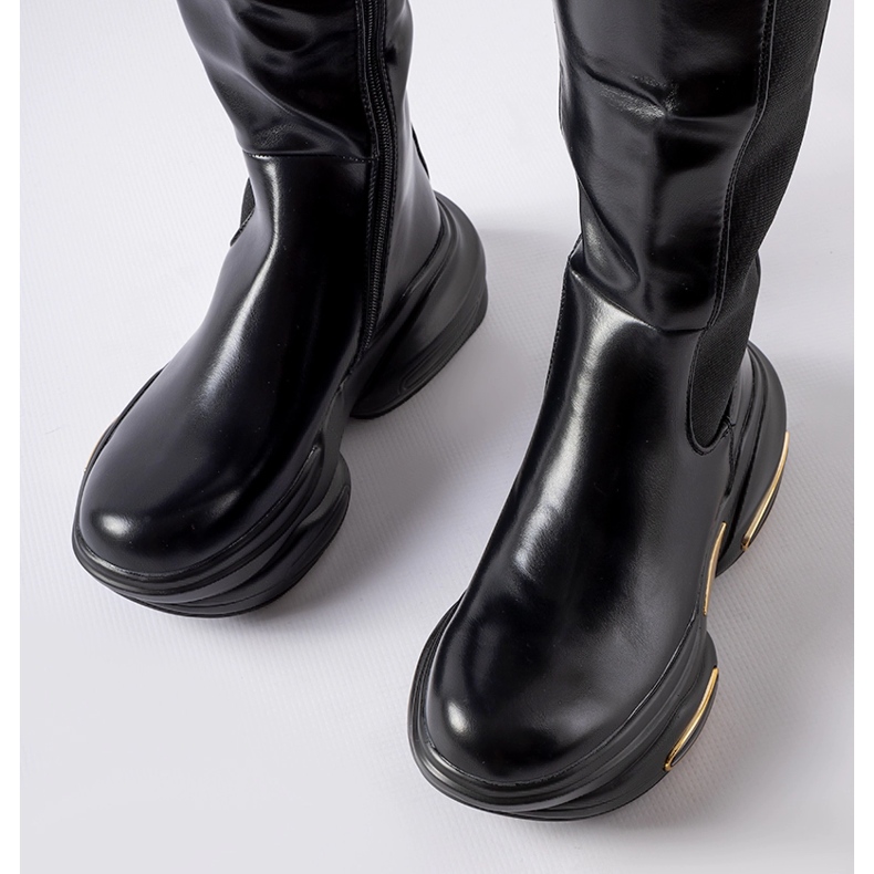 Inna Tanasin mustat saappaat massiivisella pohjalla 2