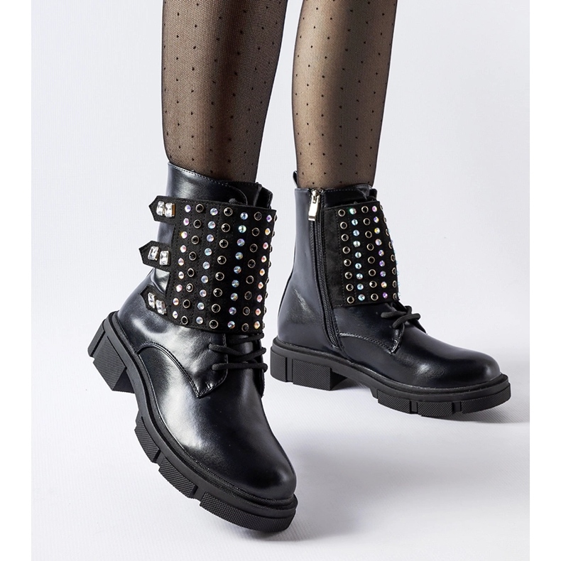 Mustat nilkkurit, jotka on koristeltu Cento-zirkoneilla 1