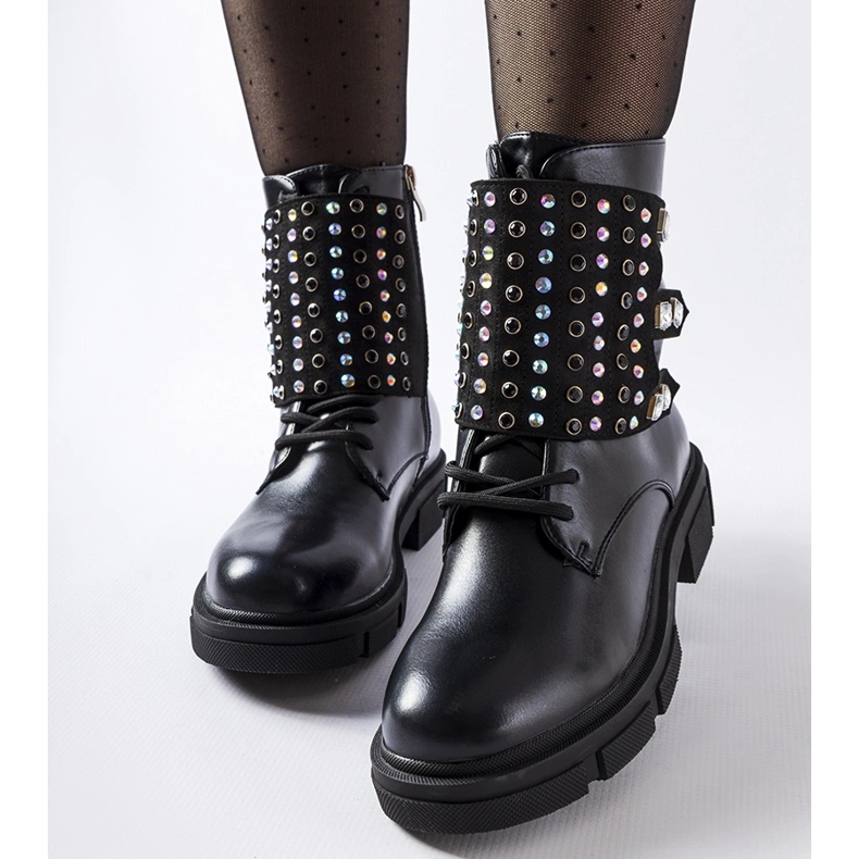 Mustat nilkkurit, jotka on koristeltu Cento-zirkoneilla 2