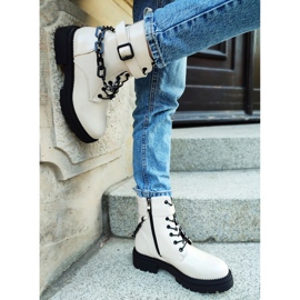 Naisten beige-lakatut työsaappaat irrotettavalla ketjulla 2