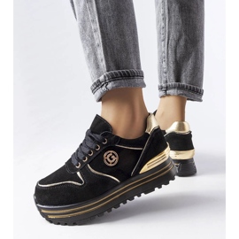 Therrienin mustat ja kultaiset alustalenkkarit 1