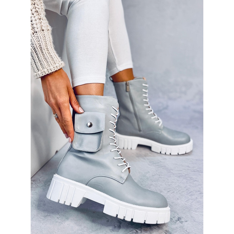 Työntekijät, joilla on Maruna L. GREY -laukku harmaa 2