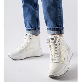 Valkoiset eristetyt saappaat Lee Cooper LCJ-23-44-1983L valkoinen 1