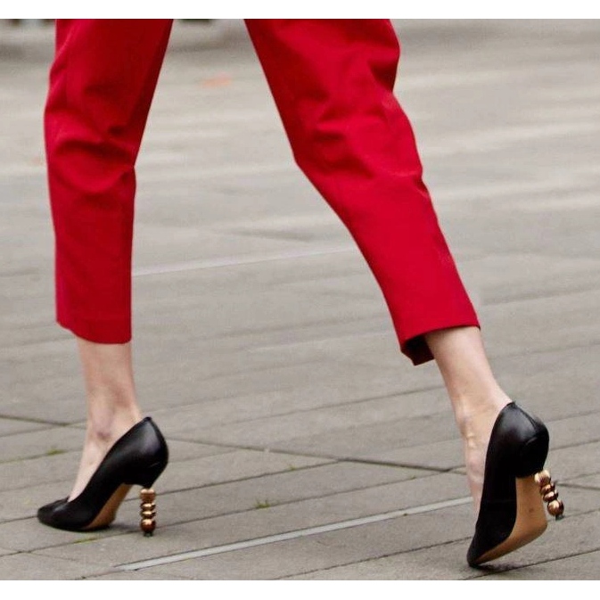 Marco Shoes Pehmeästä nahasta valmistetut nahkaiset stiletot kivillä musta 1