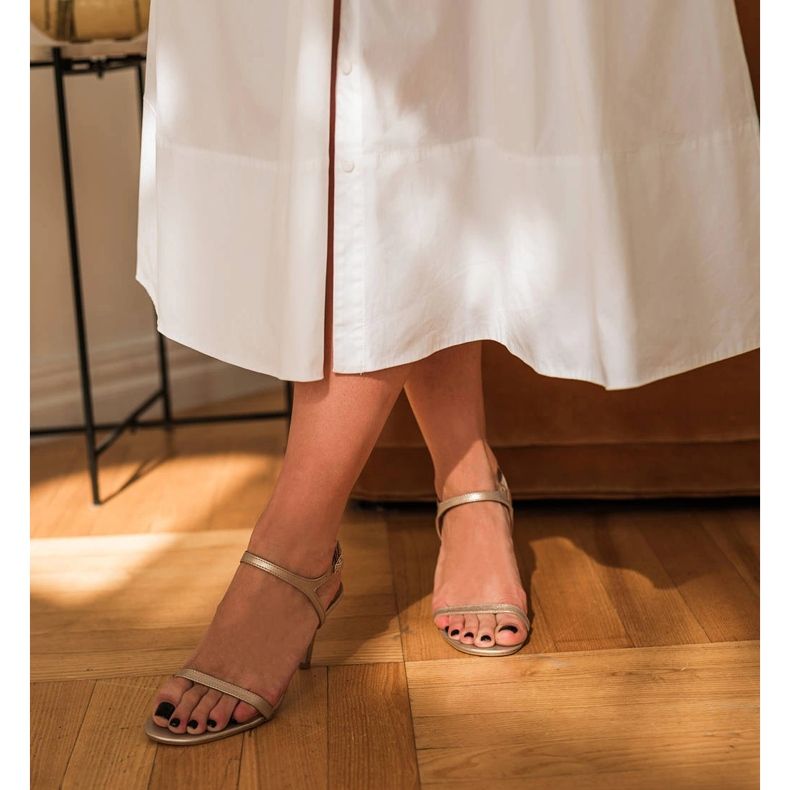 Marco Shoes Korkeakorkoiset sandaalit kultainen 2