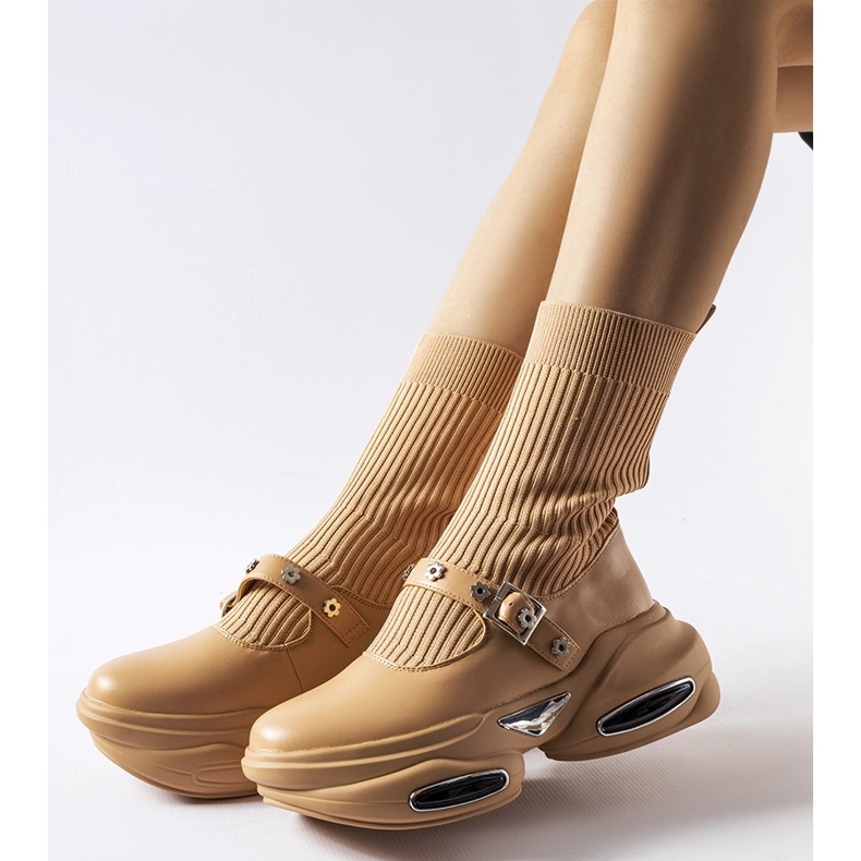 Ivanan beige-nilkkurit, joissa sukkapäällinen 1