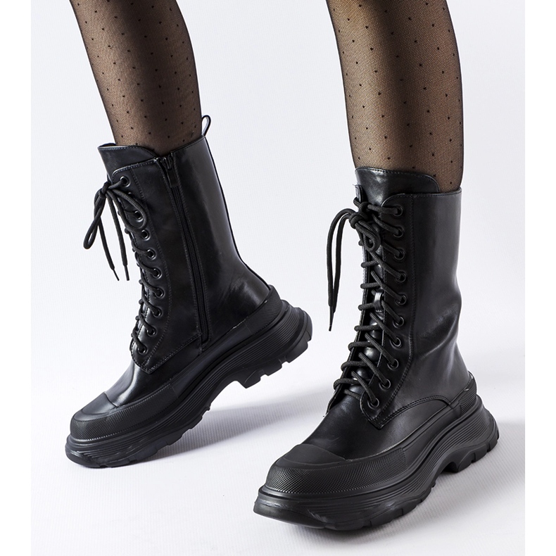 Mustat työläiskengät, joissa paksu musta Crosia-pohja 2