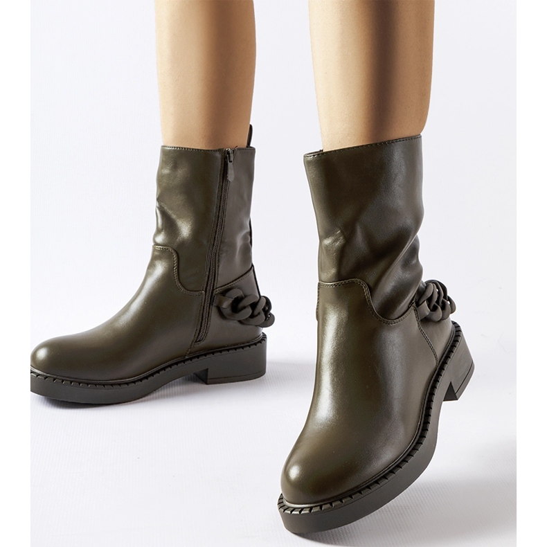 Inna Lineran vihreät eristetyt nilkkurit ketjulla 1