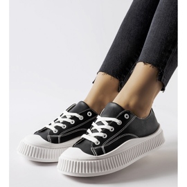 Mustat Erbezzo alustan lenkkarit 1