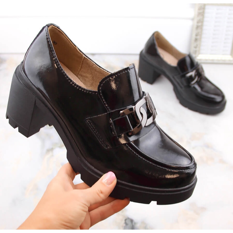 Mustat kiiltonahkaiset korkokengät Filippo DP4785 1