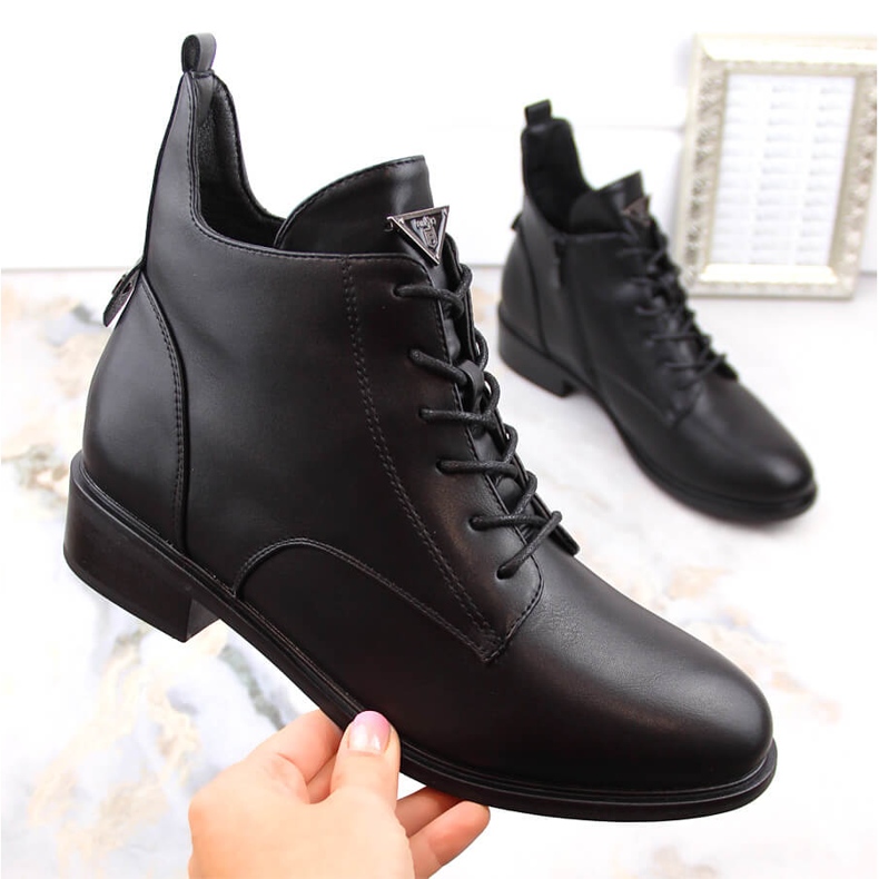 Mustat eristetyt tasakorkoiset nilkkurit Filippo DBT4822:lta 1