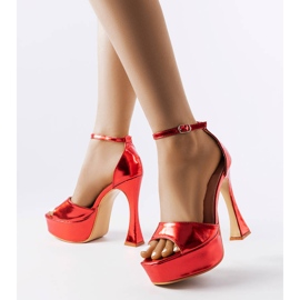 Punaiset lakatut korkeat sandaalit Illinoisista punainen 1