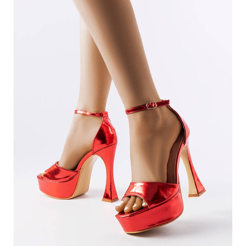 Punaiset lakatut korkeat sandaalit Illinoisista punainen 1
