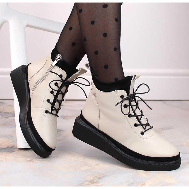 Filippo DBT4799:n beige-eristetyt nahkasaappaat alustalla 1