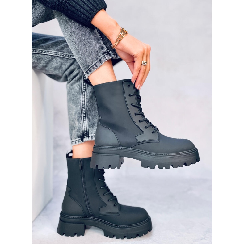 Tamar Musta nauhakengät 2