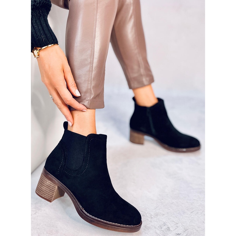 Täyte Mustat leveäkorkoiset saappaat 1