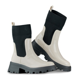 Beige kiiltonahkatyöt joustavalla päälliköllä 2