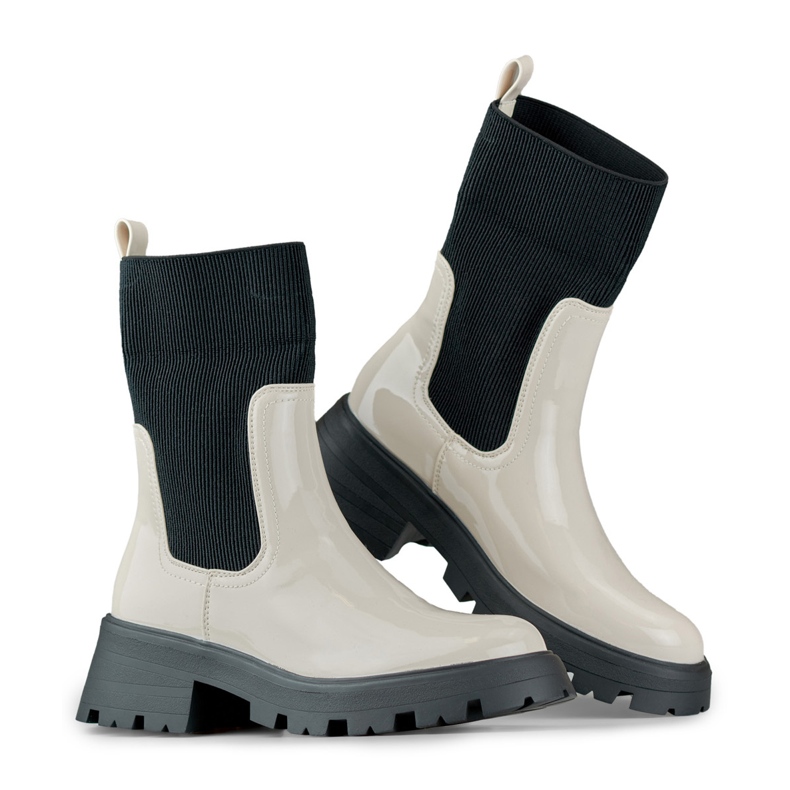 Beige kiiltonahkatyöt joustavalla päälliköllä 2