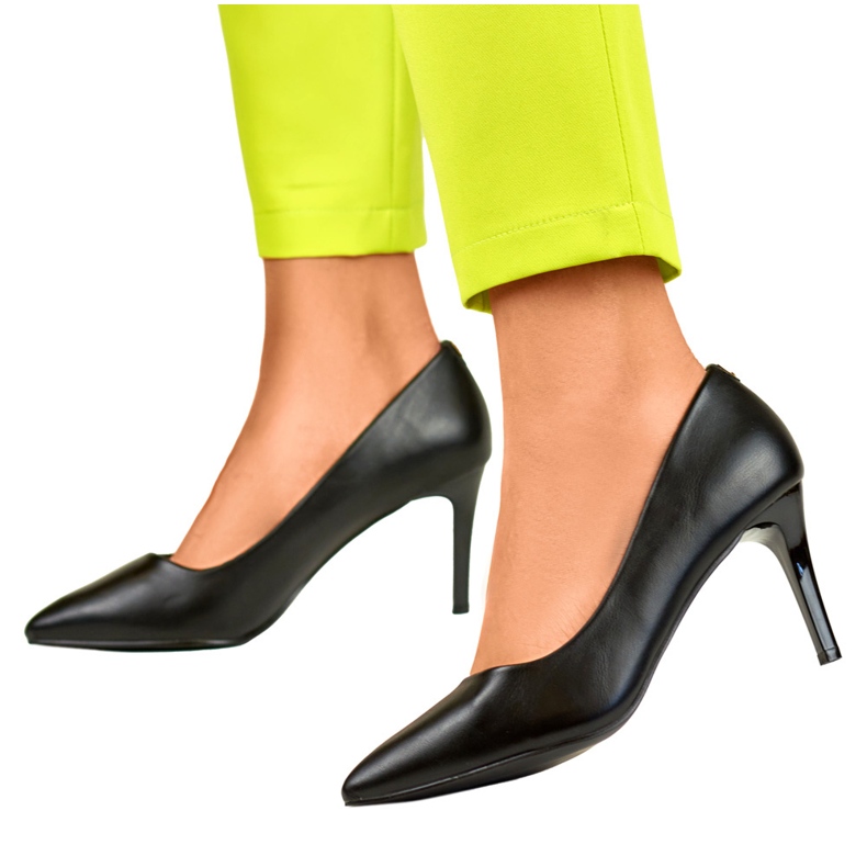 Mustat klassiset matalat naisten korkokengät eko-nahasta 1