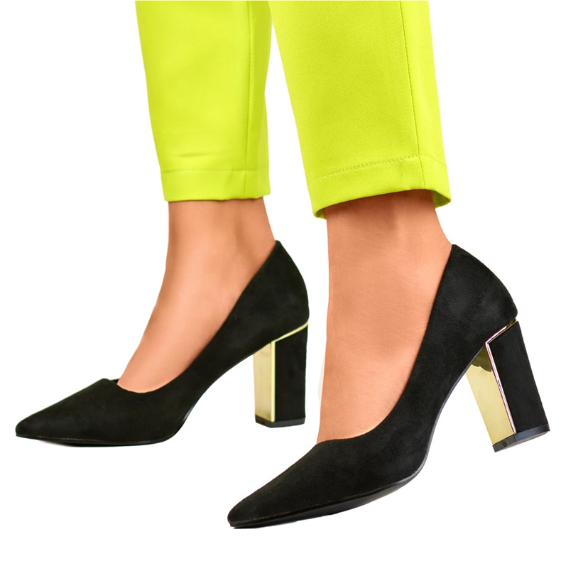 Naisten mustat mokkanahkapumput mukavalla korkokenällä 1