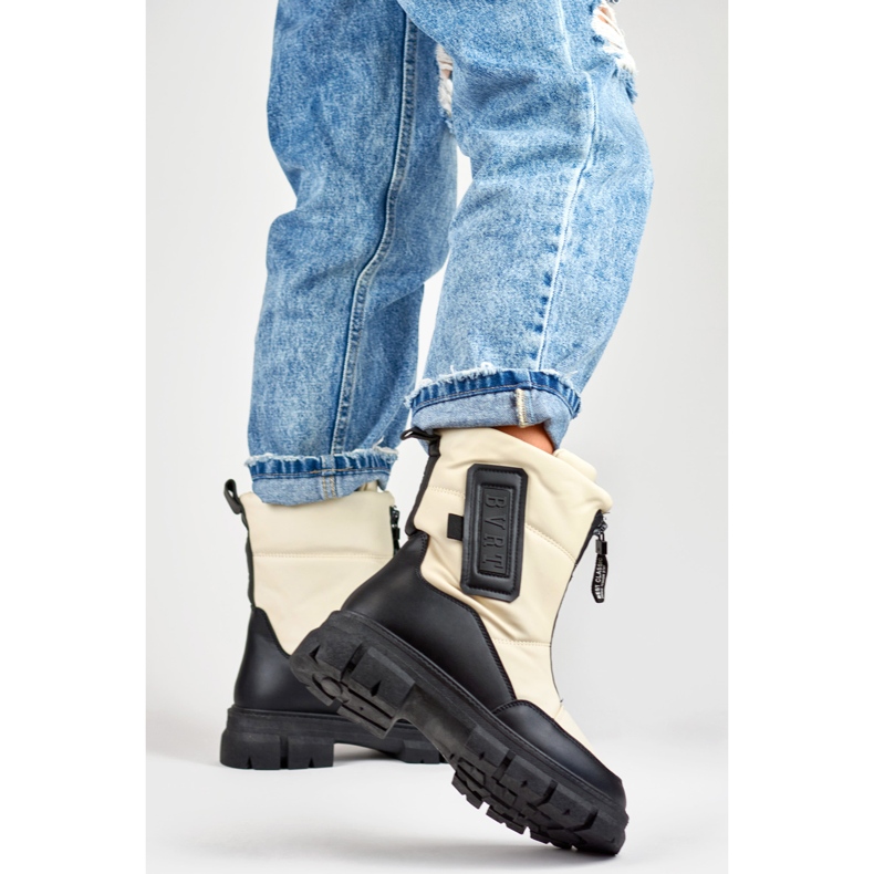 Naisten beigenväriset lumisaappaat, joissa musta pohja 2