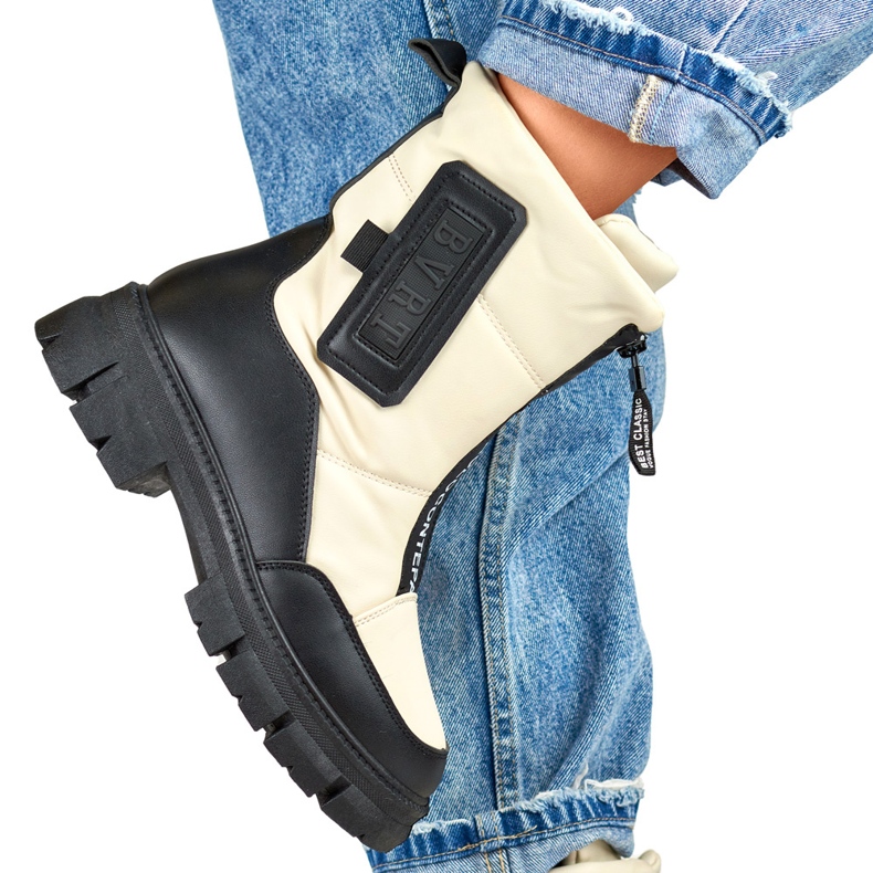 Naisten beigenväriset lumisaappaat, joissa musta pohja 1