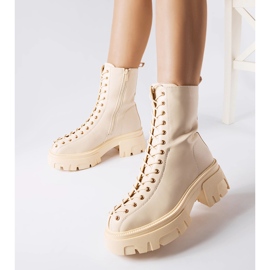 Beiget eristetyt bovver-saappaat, koristeltu Amla-sidoksella 1