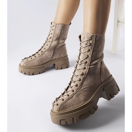 Ruskeat saappaat koristeltu Amol-sidoksella 1