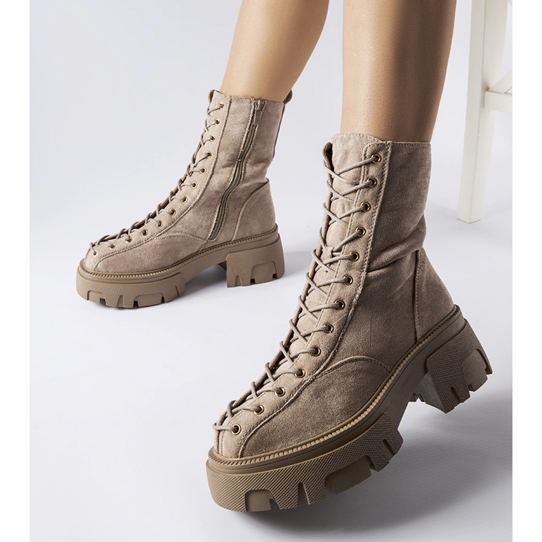 Ruskeat saappaat koristeltu Amol-sidoksella 1