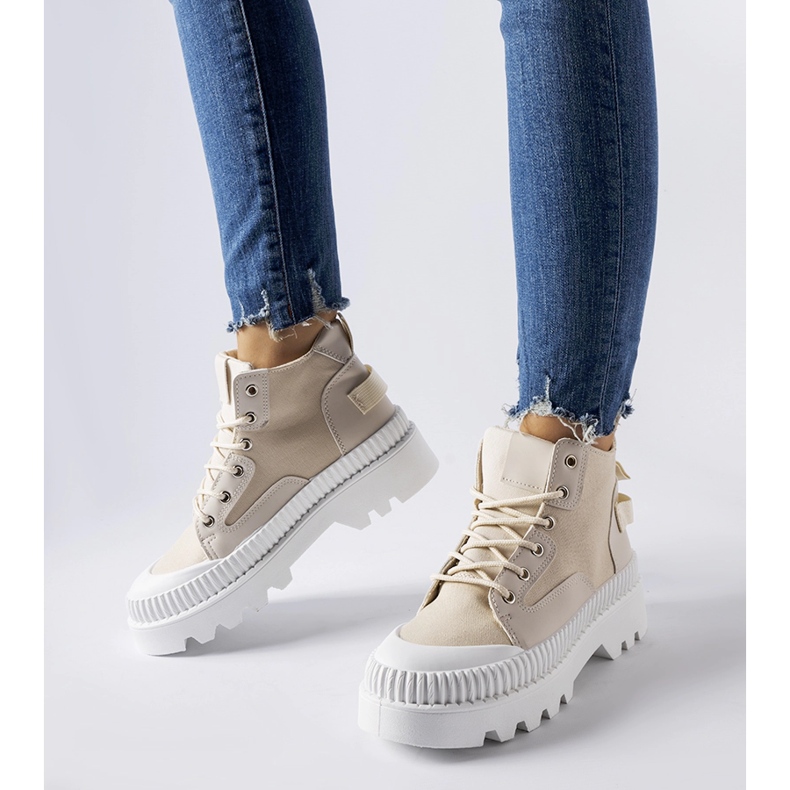 Inna Beiget lenkkarit korkealla Grottalla 1