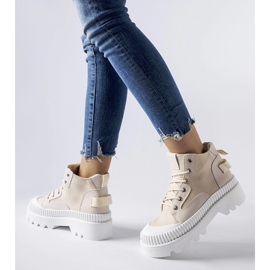 Inna Beiget lenkkarit korkealla Grottalla 2