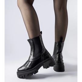 Mustat massiiviset eristettyjä Carruba-työläisiä 1