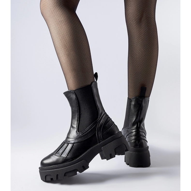 Mustat massiiviset eristettyjä Carruba-työläisiä 1