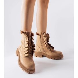 Beiget nilkkurit röyhelöillä, eko-mokkaa Sterpito 1