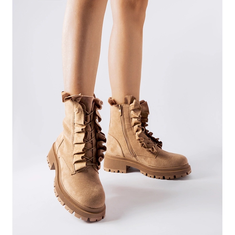 Beiget nilkkurit röyhelöillä, eko-mokkaa Sterpito 1