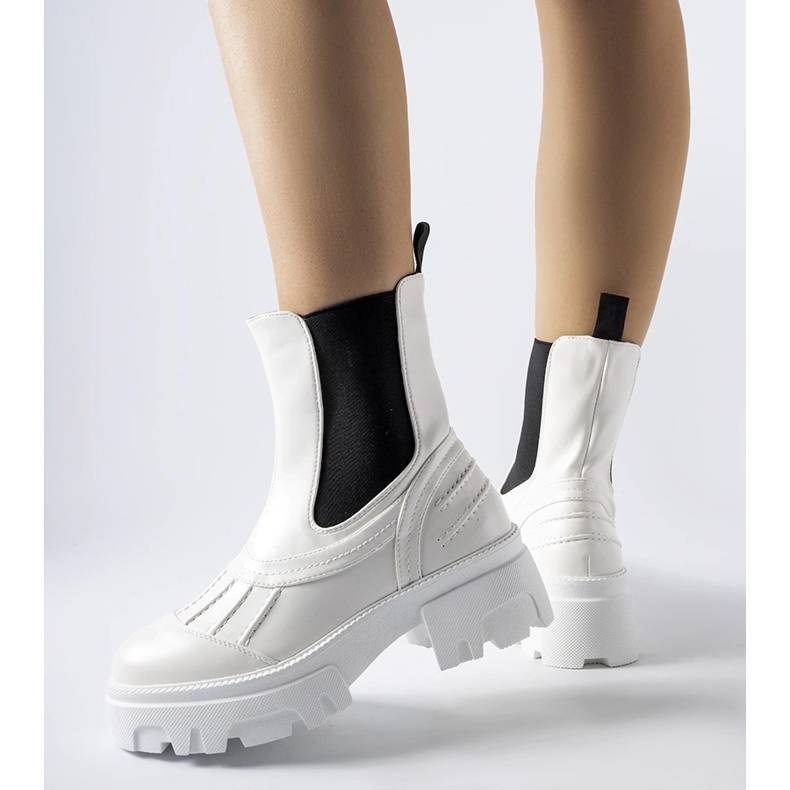 Valkoisia massiivisia eristettyjä Carruba-työläisiä valkoinen 1