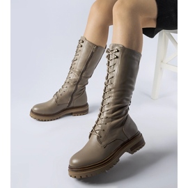 Ruskeat korkeanauhaiset Montepiano-työläiset 1