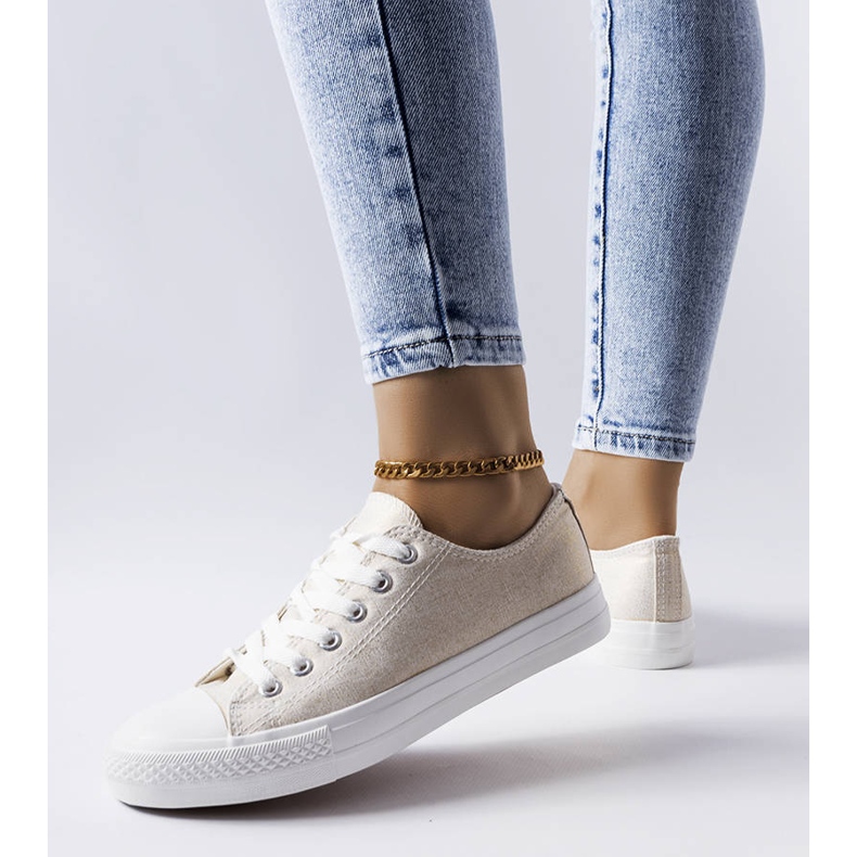 Vinjettivalkoiset kiiltävät lenkkarit beige 1