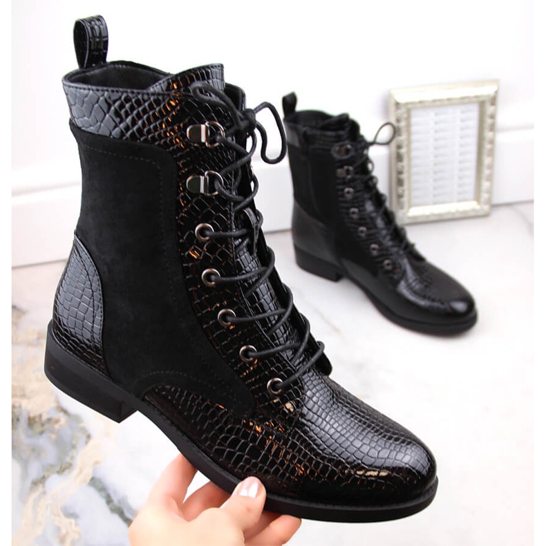 Naisten tasakorkoiset saappaat, eristetty, musta Filippo DBT4823 1