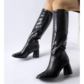 Mustat saappaat, joissa on Council kohokuviointi 1