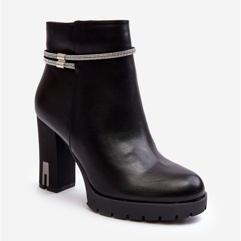 Naisten nilkkurit, joissa koristelu, musta Carolla 1