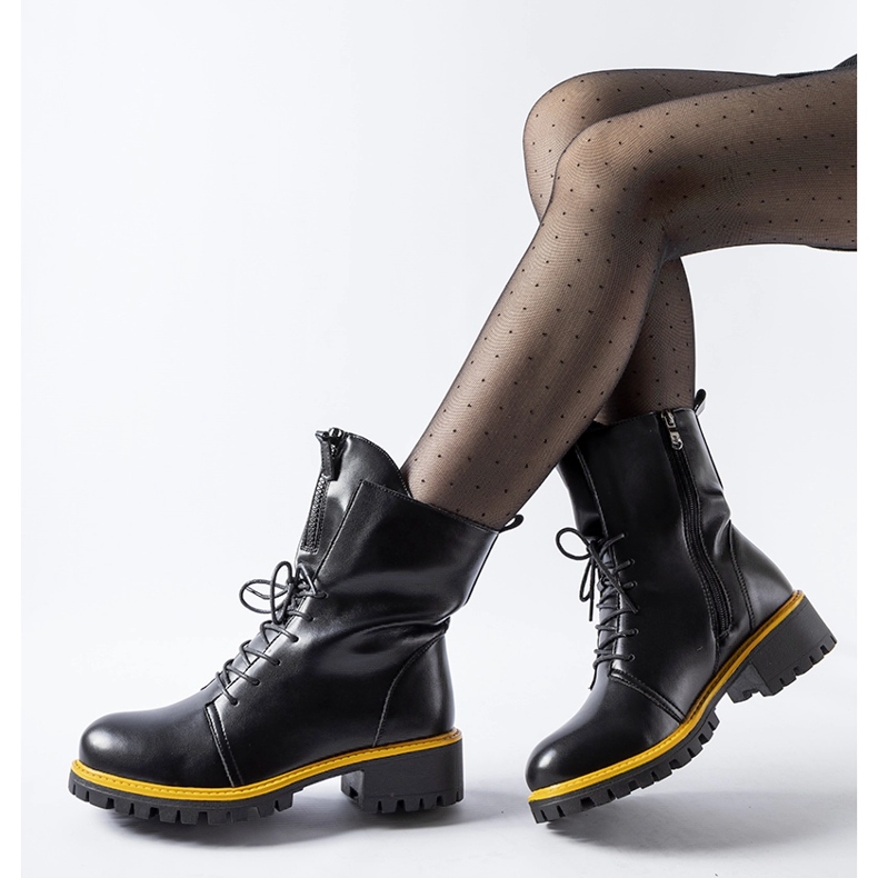 Mustat työsaappaat keltaisella Elisabetta-koristeella 1