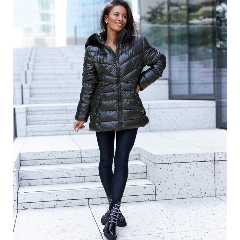 Mustat patentoidut nilkkurit, joissa Sfaranda strassit 1