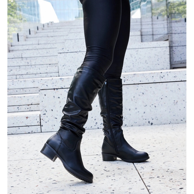 Mustat ryppyiset Angelico-saappaat 1