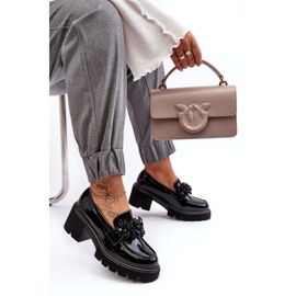 Naisten kiiltonahkaiset kengät, joissa on koristelu, musta 2