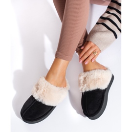 SHELOVET Pörröiset mustat pehmolelut alustalla 1