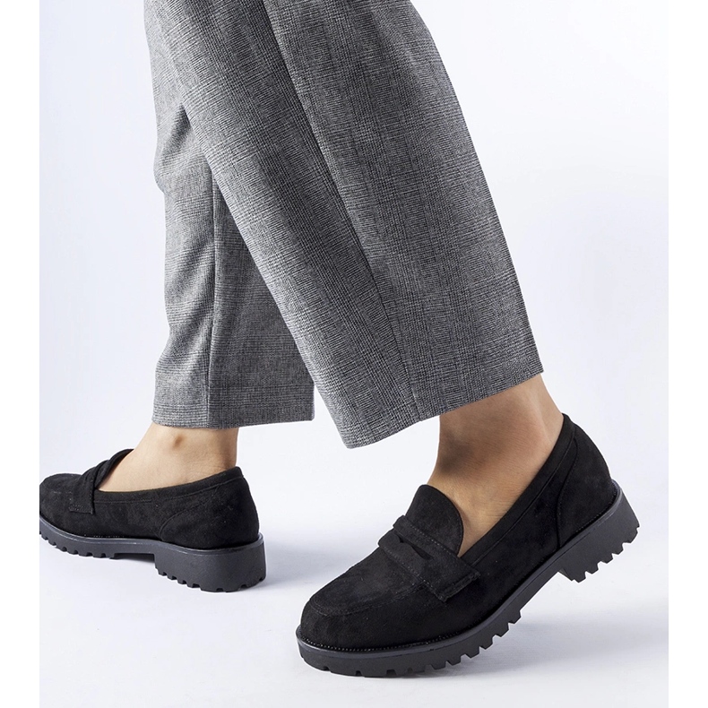 Mustat klassiset mokasiinit ekologisesta mokkasta 1