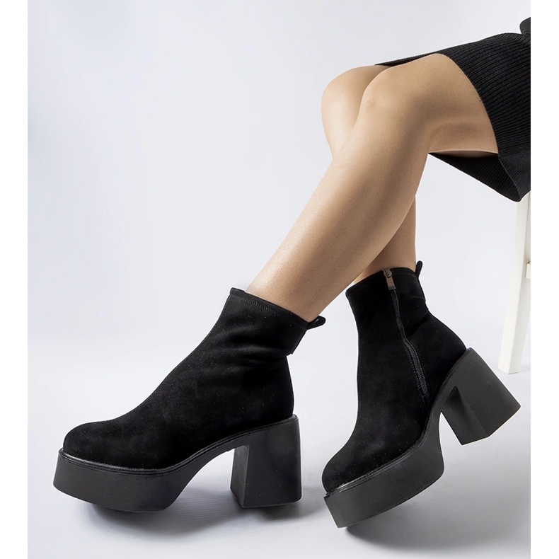 Mustat massiiviset eko-mokkanahkanilkkurit 1